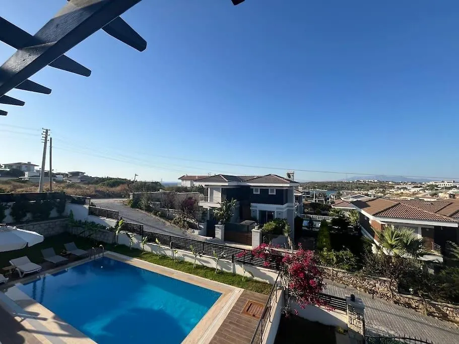 Cesme Dalyan'Da, Triplex Muestakil, Havuzlu Villa