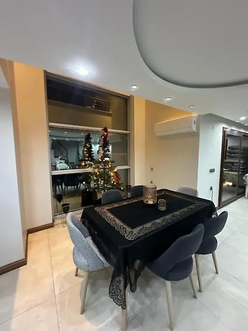 Cesme Dalyan'Da, Triplex Muestakil, Havuzlu Villa