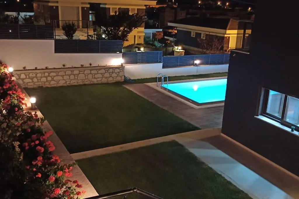 Cesme Dalyan'Da, Triplex Muestakil, Havuzlu Villa