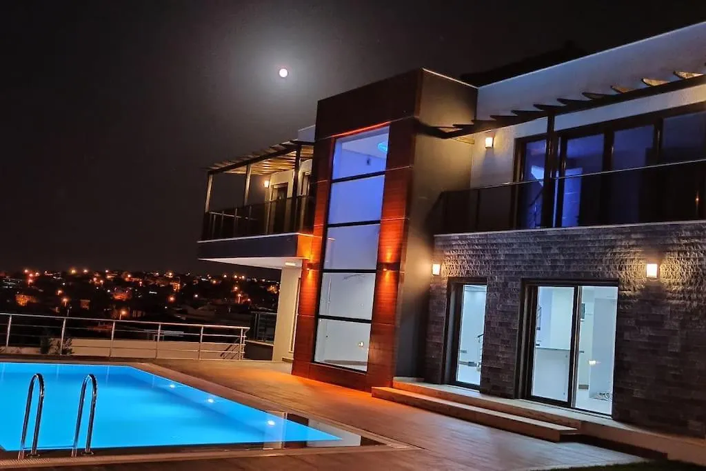Cesme Dalyan'Da, Triplex Muestakil, Havuzlu Villa Turkey
