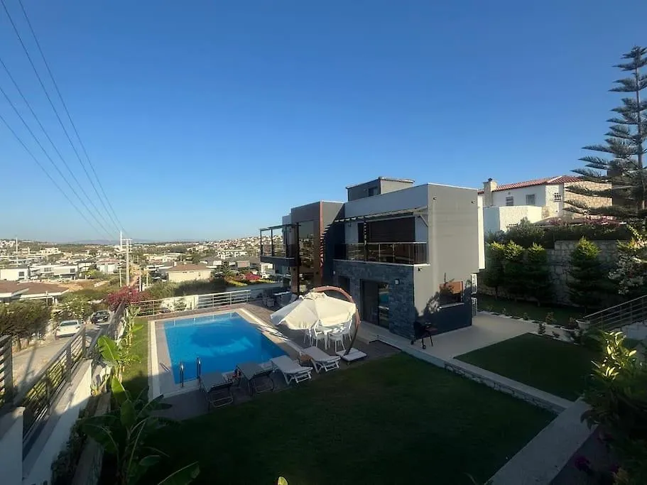 Cesme Dalyan'Da, Triplex Muestakil, Havuzlu Villa