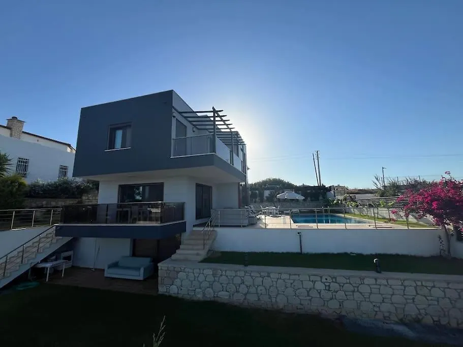 Cesme Dalyan'Da, Triplex Muestakil, Havuzlu Villa