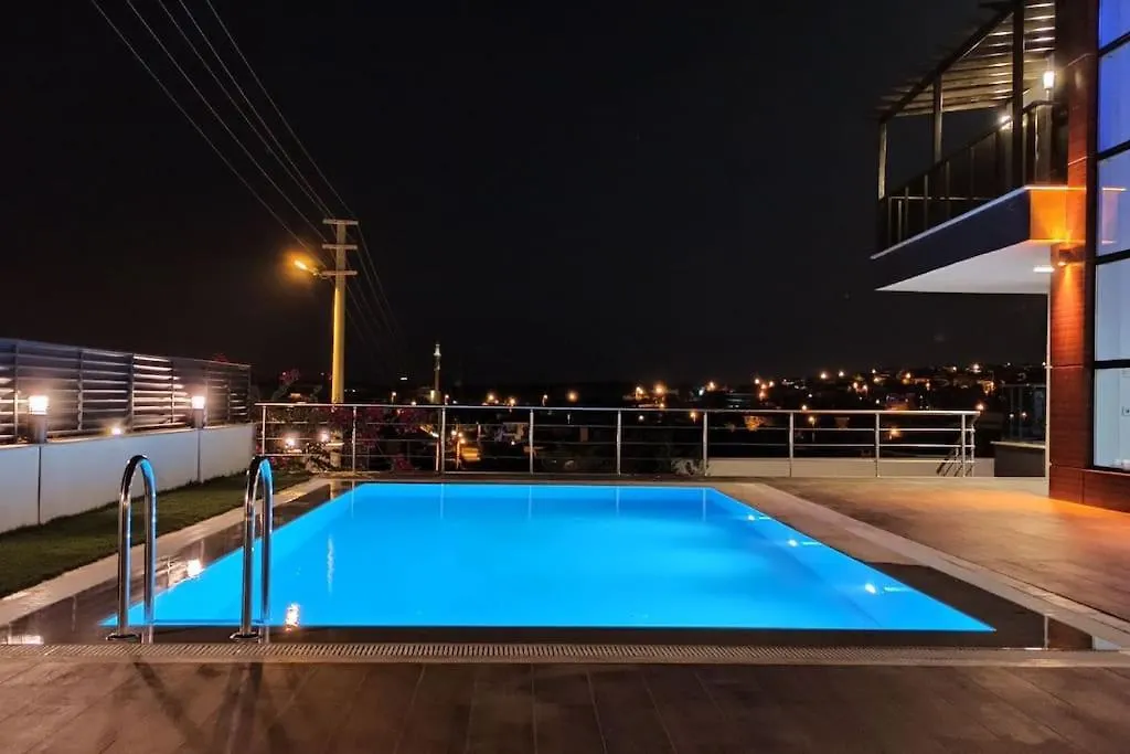 Cesme Dalyan'Da, Triplex Muestakil, Havuzlu Villa