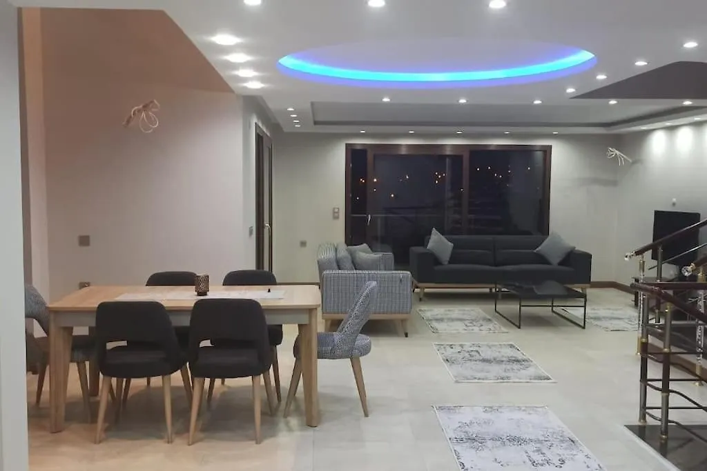 Cesme Dalyan'Da, Triplex Muestakil, Havuzlu Villa Turkey
